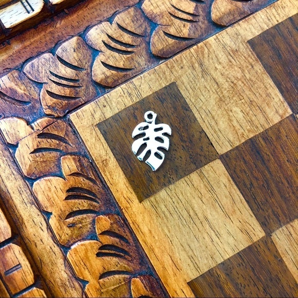 🔴 5 for $10 ONE Leaf Pendant/Charm - Silver Tone - Picture 4 of 5